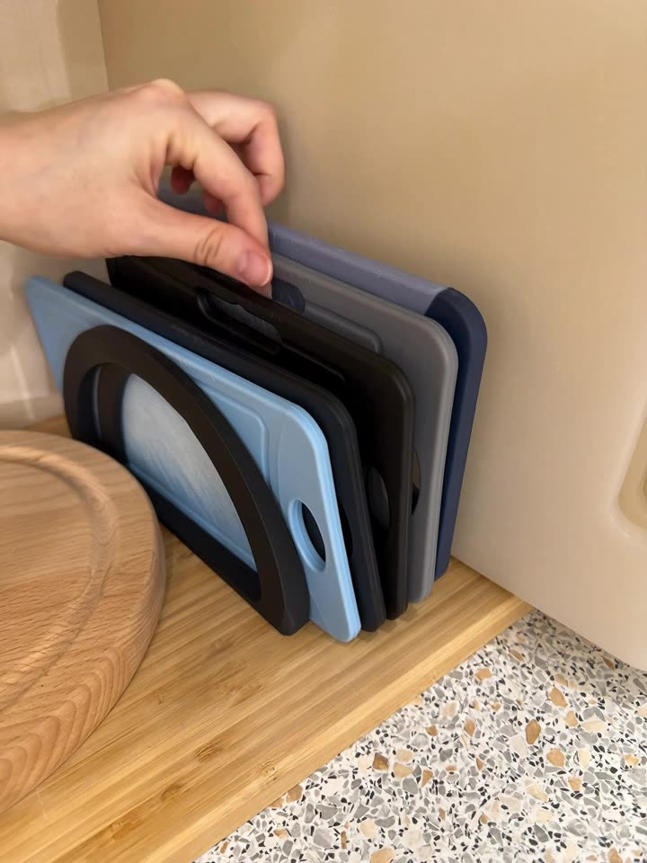 Suporte Organizador de Tábuas de Cortar Bancada e Armário Cozinha 5 Lugares (Branco/Preto)