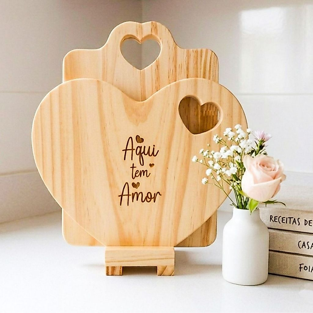 Tábua Petisqueira para Frios Coração em Madeira com Suporte - Mesa Posta - Decoração para Cozinha