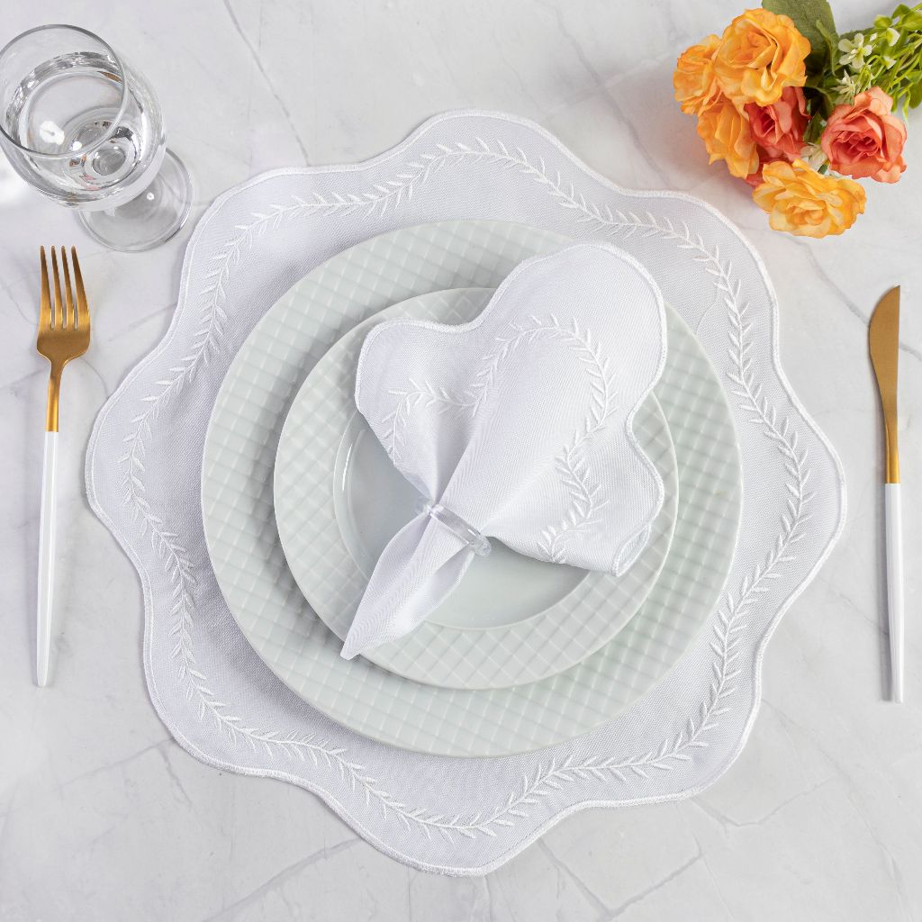 "Kit Americano 4 Peças: Sousplats e Guardanapos - Eleve a Elegância e Sofisticação da Sua Mesa de 2 Lugares!