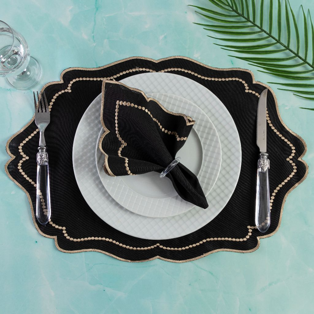 "Kit Americano 4 Peças: Sousplats e Guardanapos - Eleve a Elegância e Sofisticação da Sua Mesa de 2 Lugares!